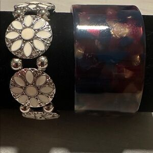 Elegant White and Silver Floral Bracelet